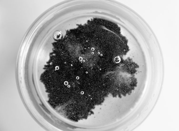 Activated carbon mixed with water to neutralise odours