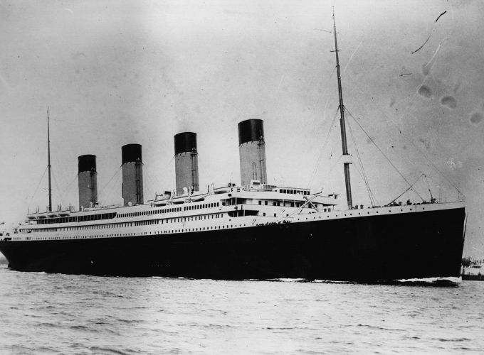 Die Schornsteine der Titanic