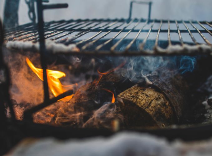 Pulizia della griglia del barbecue 