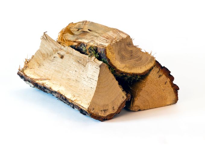 Gebruik droog brandhout voor de open haard 
