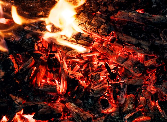 Importance of embers to keep the stove burning