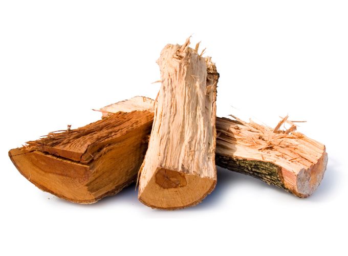 Do gotowania należy używać suchego, pozbawionego żywicy drewna opałowego