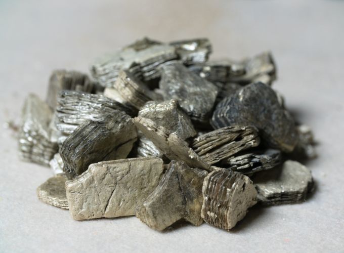 vermiculiet is een mineraal dat bestand is tegen hoge temperaturen