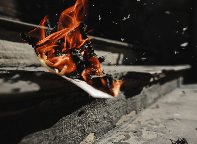 Wie löscht man einen Schornsteinbrand sicher?