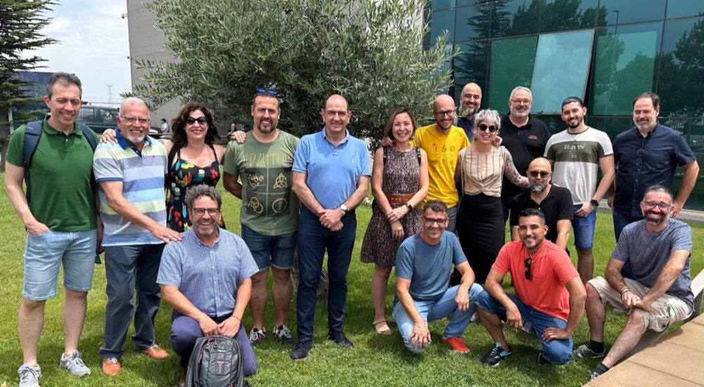 Panadero reforça os laços com a Associação Espanhola de Limpadores de Chaminés durante a visita à fábrica