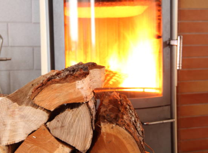 CALIBRATE THE PERFECT TEMPERATURE IN YOUR HOME WITH A WOOD STOVE